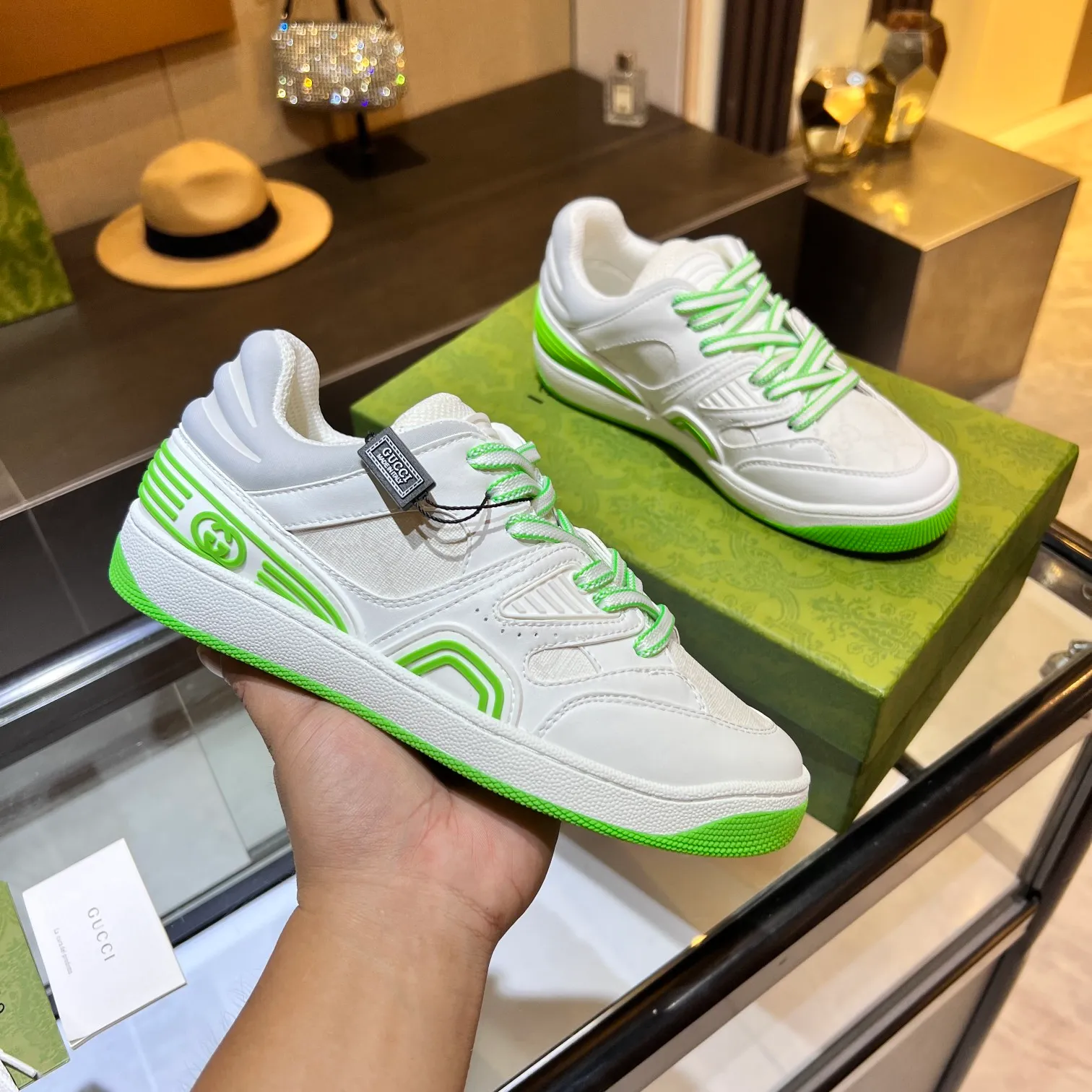 👟👟Ex-factory price 600👟👟 Men's size +10 high version, the top version of 2022 Gucci low-top sneakers! The new colors are reproduced one to one. New style for early spring, creating a perfect style💣💣💣street style🔥🔥🔥cool and trendy C-level fashionable outfit with a retro and futuristic feel🌹🌹🌹classic boot shape + British color-blocking design, super eye-catching. Various leather splicing, original reverse mold last type, imported high-end knitting needles showing exquisite texture! Open mold to customize high-density TPU outsole. 15 colors come out first. Size: Female 35-41 Male 39-46